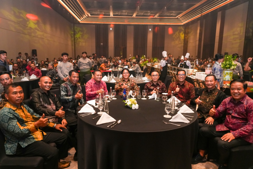 Bupati Giri Prasta Hadiri Kenal Pamit Kapolda Bali